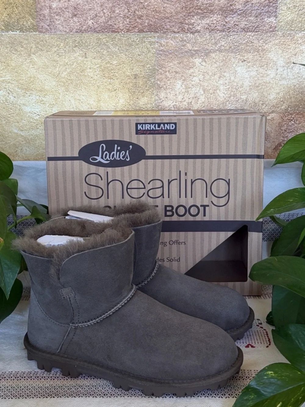 NEW Kirkland Signature Women’s Shearling Fur Grey Winter Short Boots, Size 6